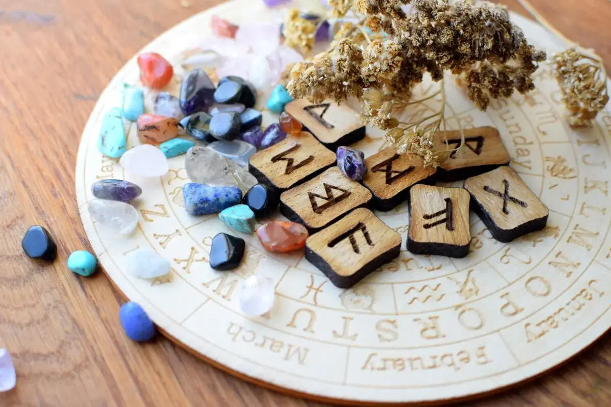 Horoscop rune 1 august 2026: O rună rară aduce daruri și schimbă energia zilei