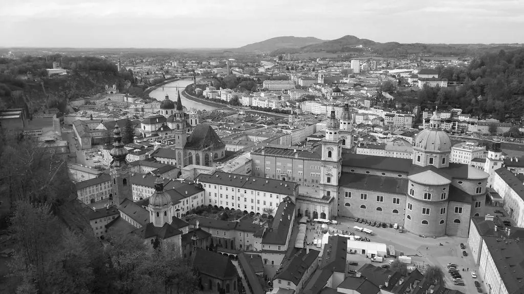Lună plină în Balanță: Un timp de echilibru și reflectare pe 1 aprilie 2026