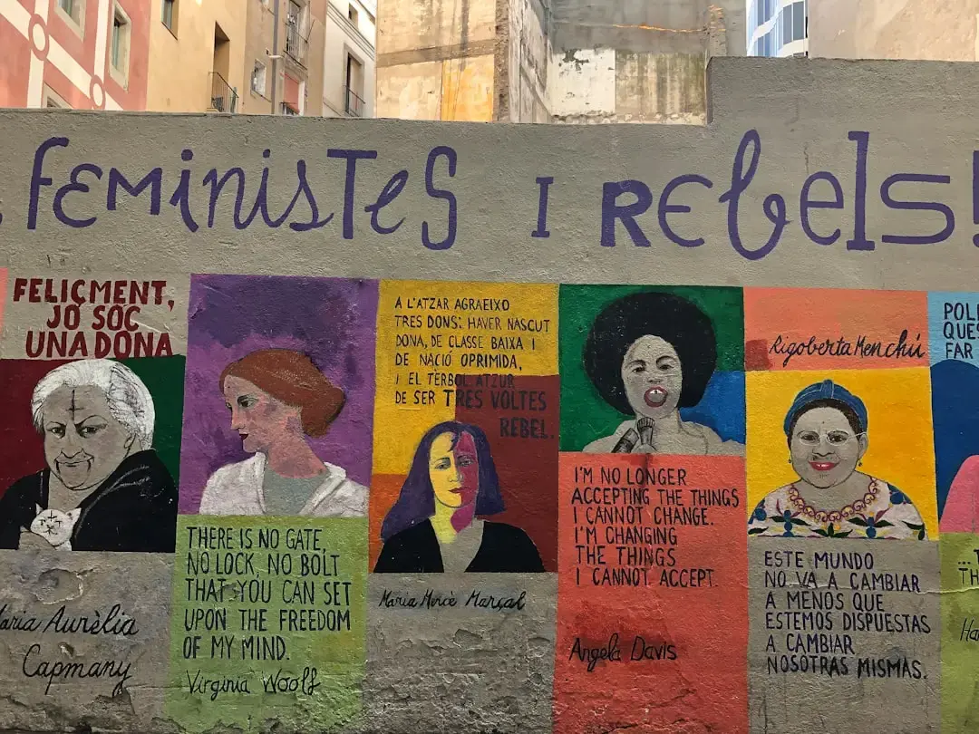 Relațiile Fecioarei iau centrul stadiului